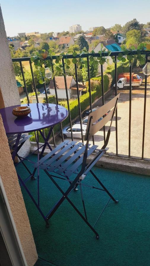 Chateauroux : Bel Appartement Avec Balcon Екстер'єр фото