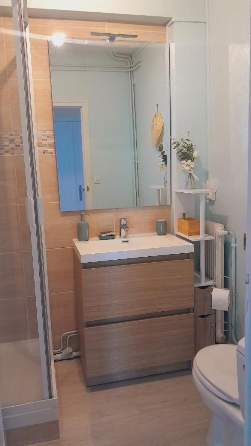 Chateauroux : Bel Appartement Avec Balcon Екстер'єр фото